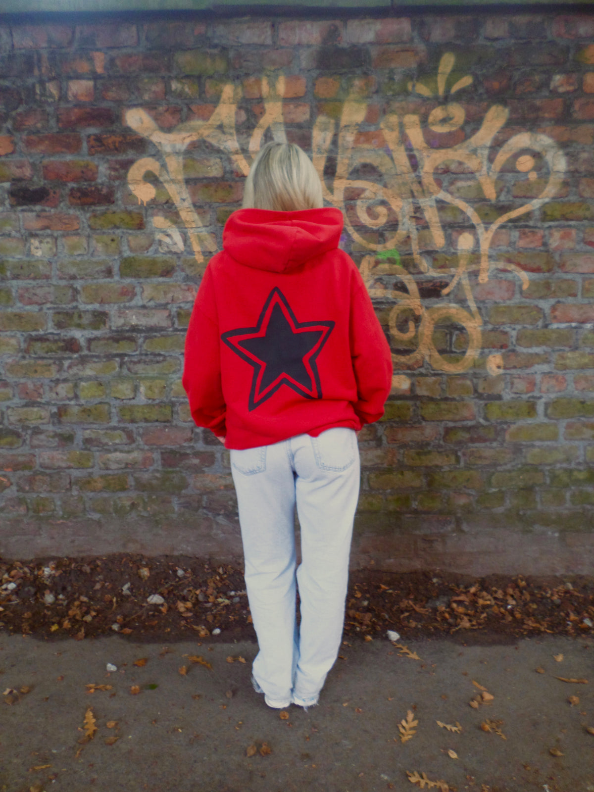 wrldstr! hoodie red.